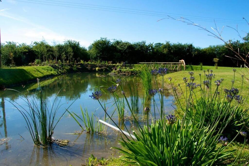 Brackenborough Lakes Деревянный коттедж Лаут