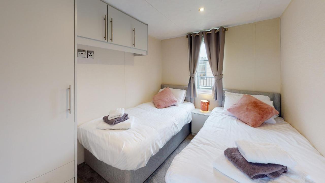 Brackenborough Lakes Lodge *