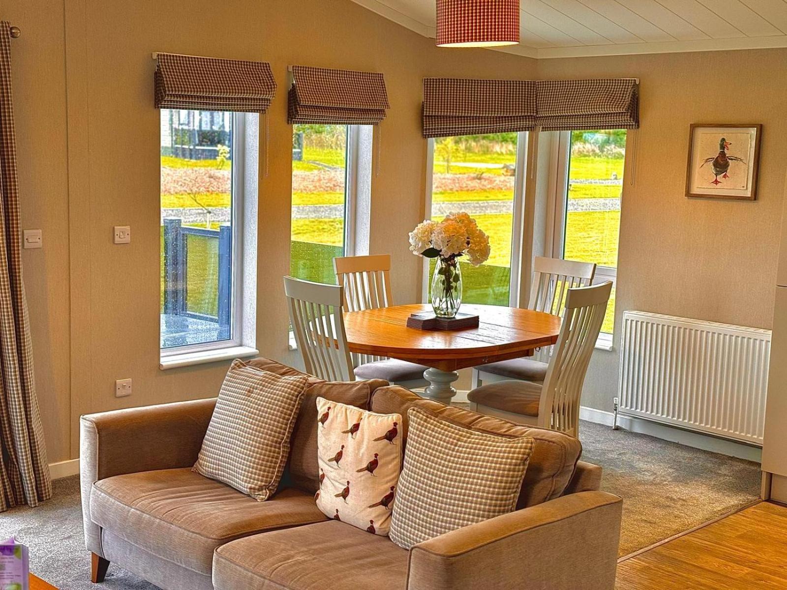 Lodge Brackenborough Lakes