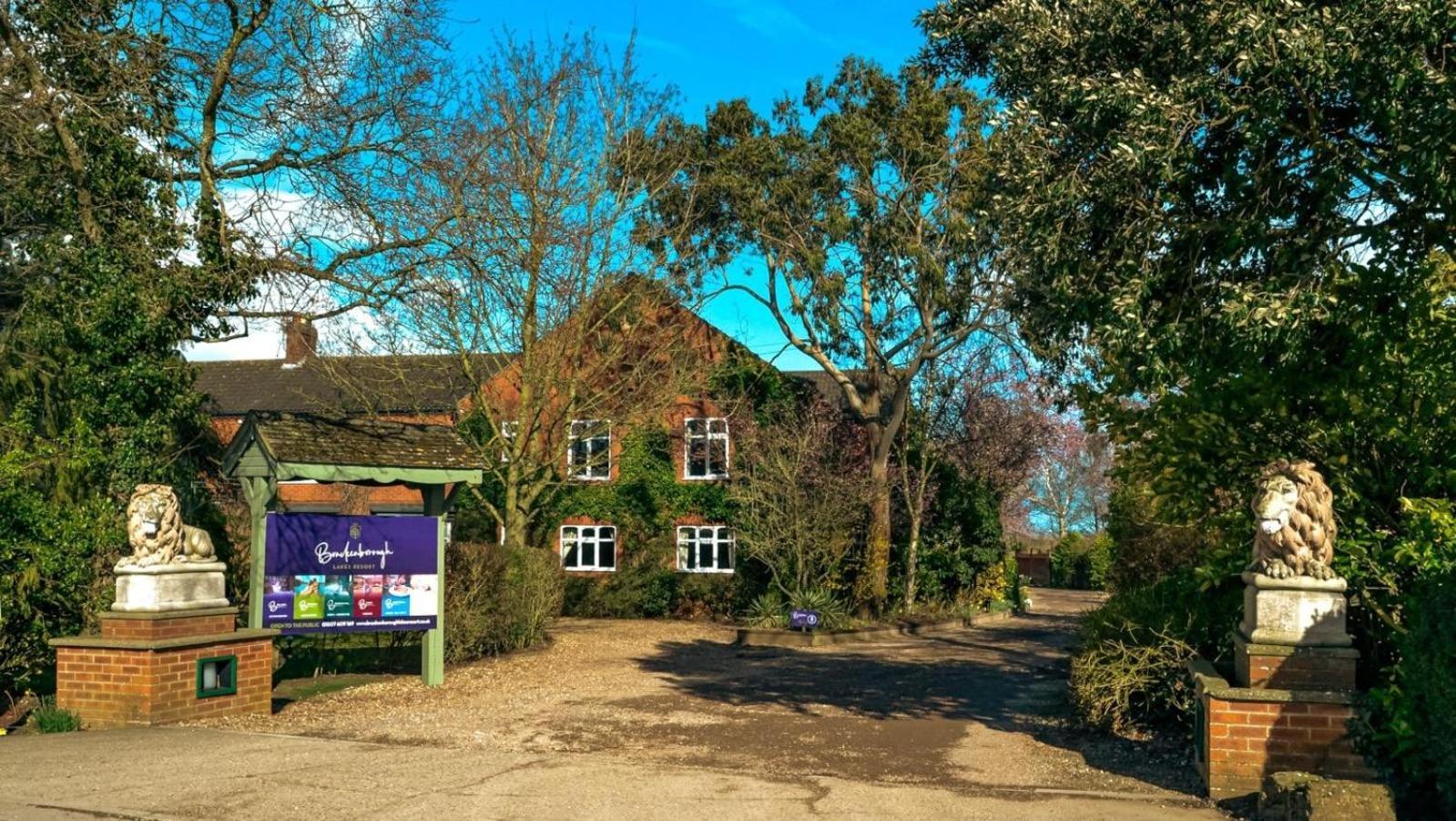 Brackenborough Lakes Lodge *